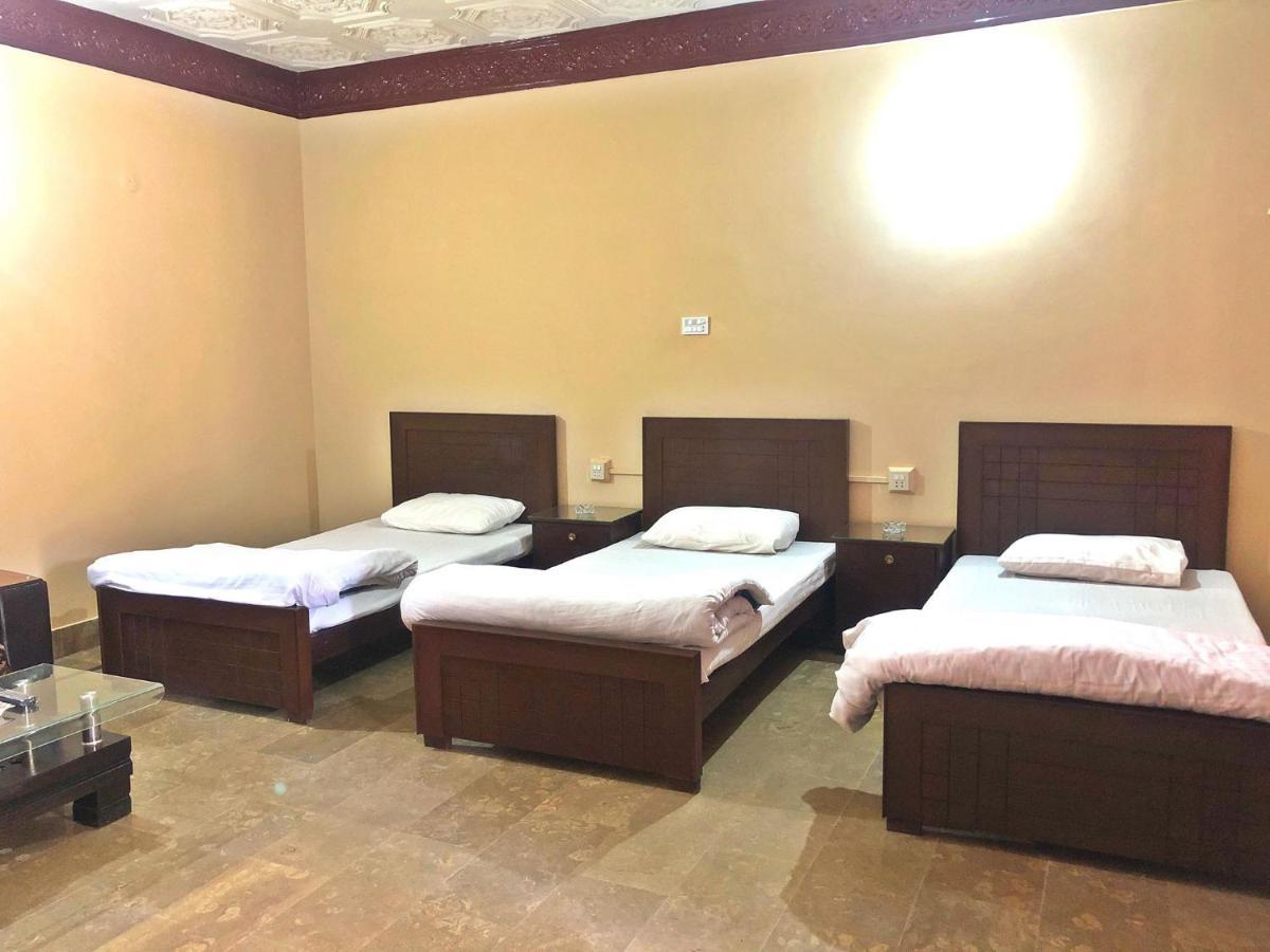 Babar House Hotel Файсалабад Екстериор снимка