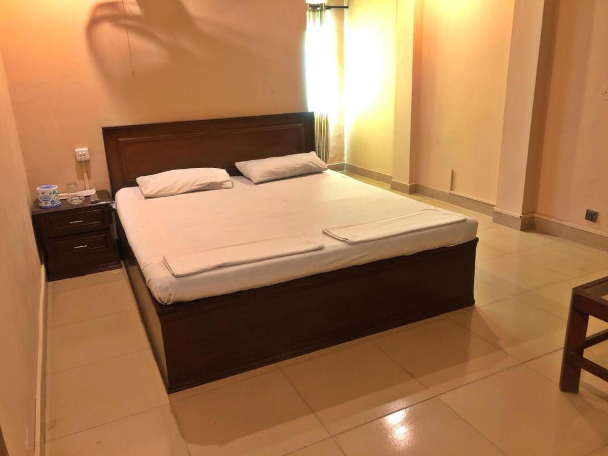 Babar House Hotel Файсалабад Екстериор снимка