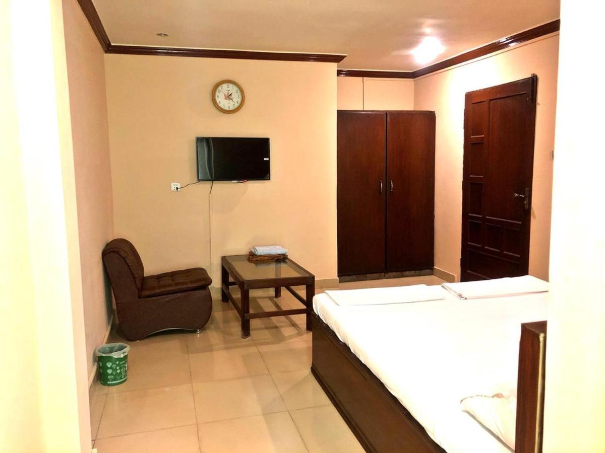 Babar House Hotel Файсалабад Екстериор снимка