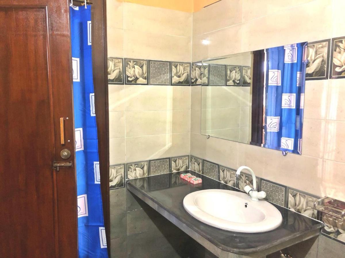 Babar House Hotel Файсалабад Екстериор снимка