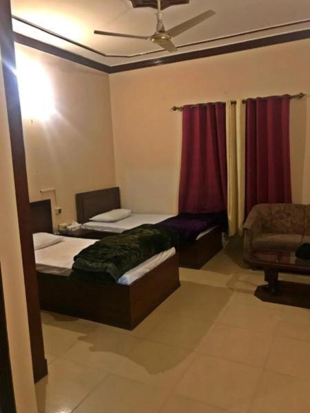 Babar House Hotel Файсалабад Екстериор снимка